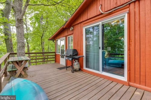 588 Shannondale Rd, Harpers Ferry WV 25425-4757 exterior