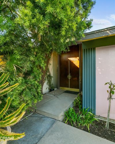 215 Highlawn Pl, Altadena, CA 91001-5119