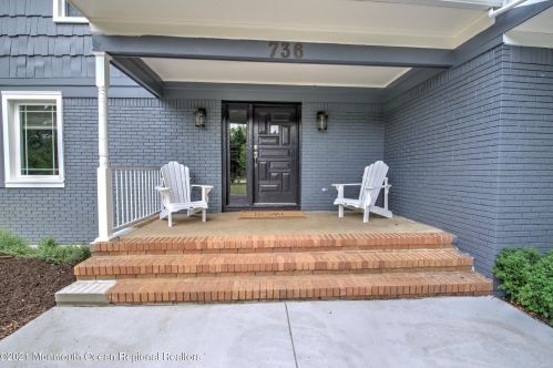 736 Front St, Tinton Falls, NJ 07701-5612