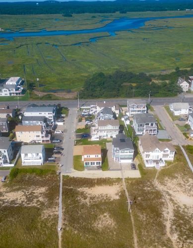 19 Groveland St, Seabrook, NH 03874-4904