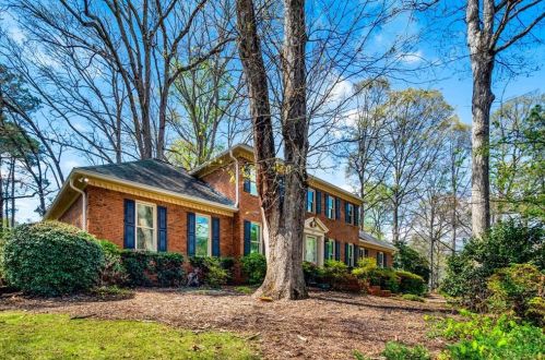 737 Haralson Dr, Lilburn, GA 30047-5369
