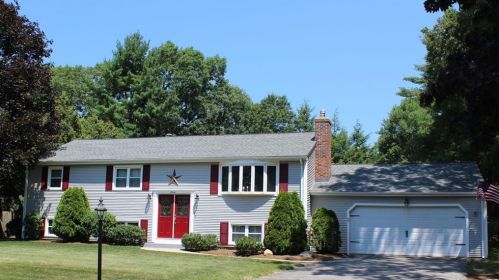 11 Winterberry Dr, Coventry, RI 02816-6502