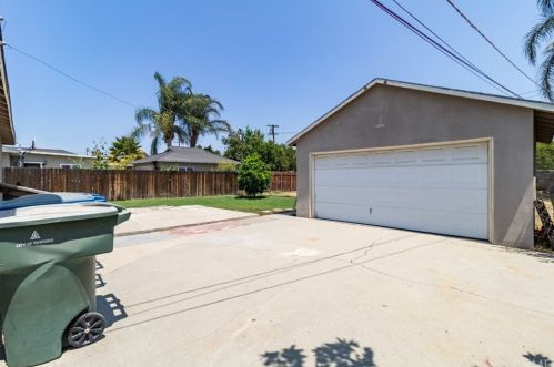 3835 Stansell Dr, Riverside CA  92501-1850 exterior