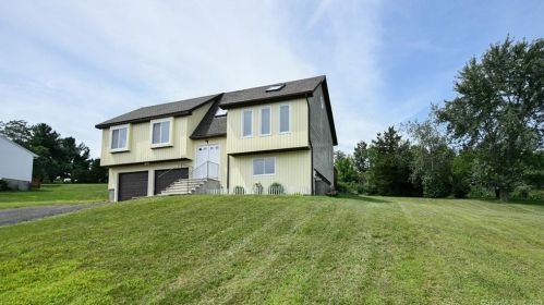 112 Cimarron Rd, Middletown, CT 06457-2387