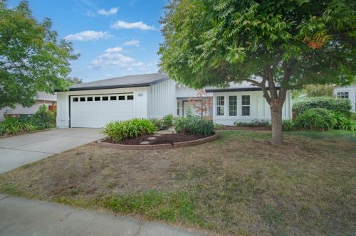 8909 Mineral King Ct, Elk Grove, CA 95624-2752