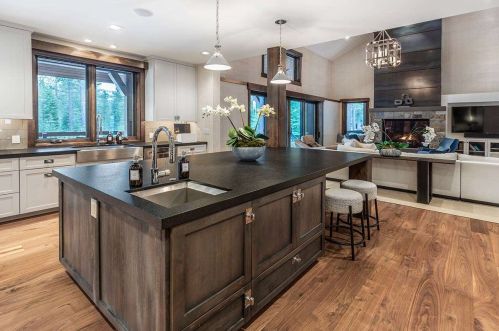 8208 Valhalla Dr, Truckee CA  96161-4296 exterior