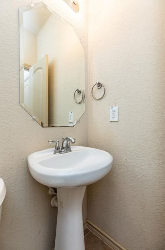 353 Branding Iron Trl, Fort Worth TX  76131-4582 exterior