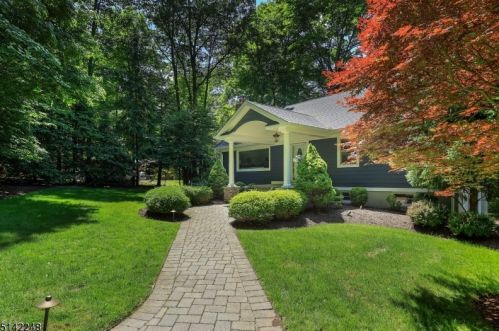 35 Saw Mill Rd, Warren, NJ 07059-5103