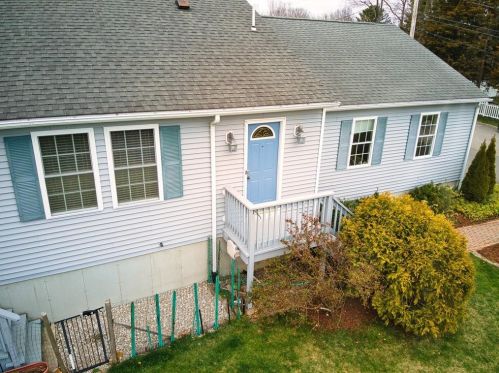 2 River View St, Warren, RI 02885-2043