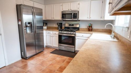 8113 Doe Mdw Dr, Austin TX  78749-2866 exterior