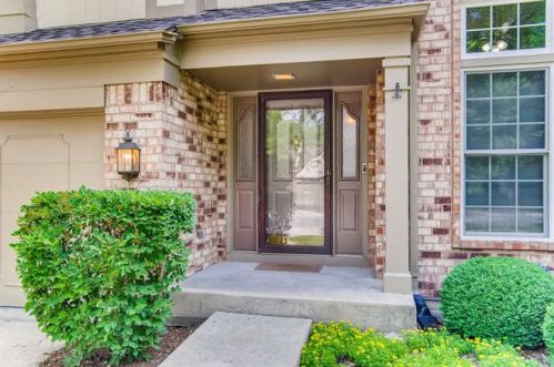 209 Lorraine Cir, Hanover Park, IL 60108-2548