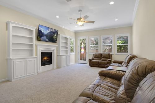 729 Yosemite Dr, Tracy, CA 95304-5975