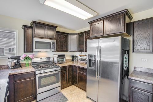 1228 Alta Vista Dr, Pingree Grove IL  60140-2057 exterior