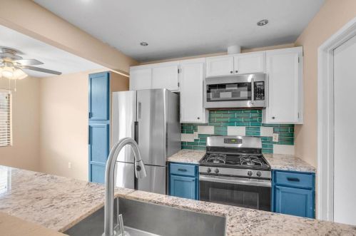 4621 Calle Del Palo, Oceanside CA  92057-5217 exterior