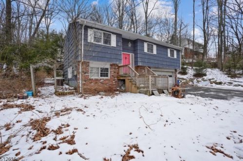 104 Ford Rd, Parsippany, NJ 07834-1330