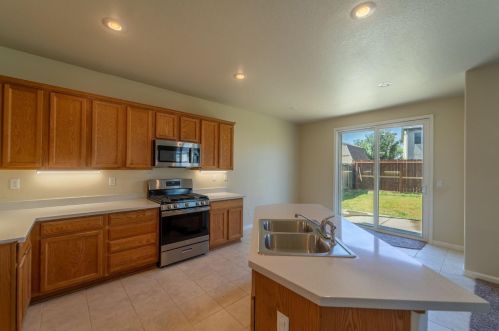 1713 Alma Ct, Modesto, CA 95358-7132