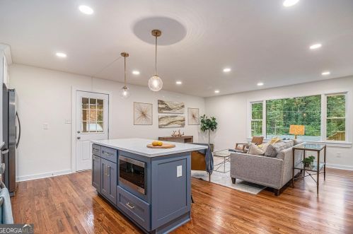 2130 Bolling Brook Dr, Atlanta GA  30311-2516 exterior