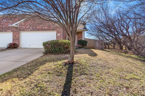 1300 Saddle Blanket Ct, Fort Worth, TX 76131-5233