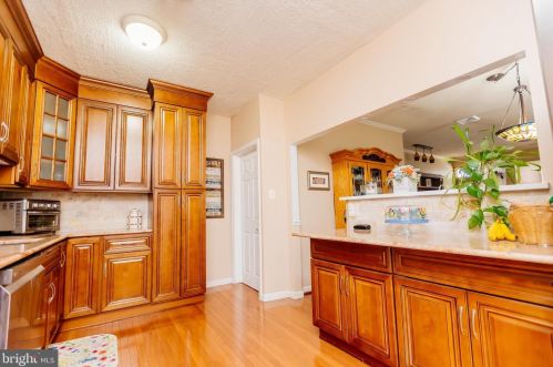 9226 Ditman St, Philadelphia, PA 19114-3916