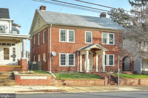 437 Carlisle St, Hanover, PA 17331-2168