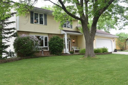 15737 Hayes Trail Ct, Saint Paul, MN 55124-7143