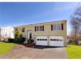 66 Stevens St, Milford, CT 06460-7869