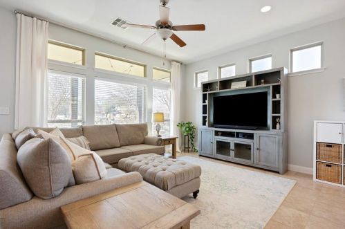 12717 Black Hills Dr, Austin, TX 78748-1011