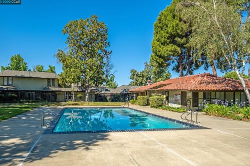 1810 Chinquapin Ct, Concord CA  94519-1593 exterior