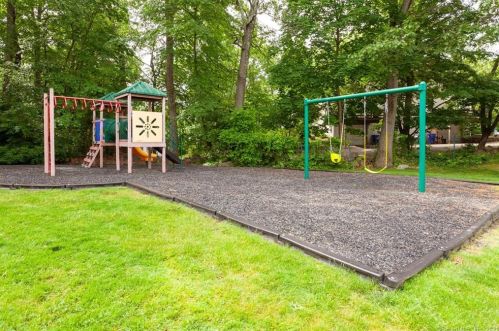 89 Sunrise Hill Rd, Norwalk CT  06851-2113 exterior