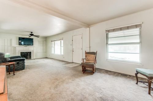 700 Ridgecrest Dr, Irving, TX 75060-4625