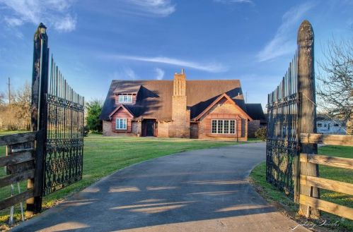 36643 Buckboard Rd, Wallis, TX 77485-9456
