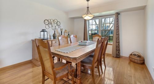 723 Warwick Dr, Carol Stream IL  60188-4332 exterior