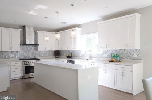 7016 Ridgeway Dr, Springfield VA  22150-3028 exterior