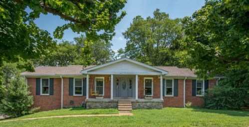 202 Grandstaff Ct, Old Hickory, TN 37138-1711