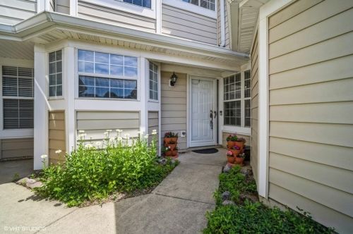 268 Woodstone Cir, Buffalo Grove, IL 60089-6701