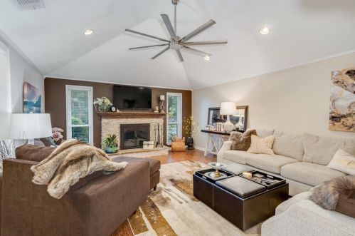 1521 Barclay Dr, Carrollton TX 75007-2836 exterior