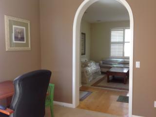 17 Alevera St, Irvine CA  92618-7018 exterior
