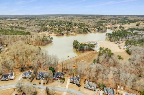 2264 Oak Falls Ln, Buford, GA 30519-1993