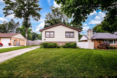 424 Berwick Blvd, Waukegan, IL 60085-3408