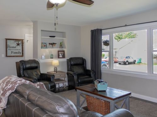 326 Plymouth Ct, Sycamore IL  60178-1510 exterior