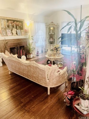 556 Ivy St, Glendale, CA 91204-1122