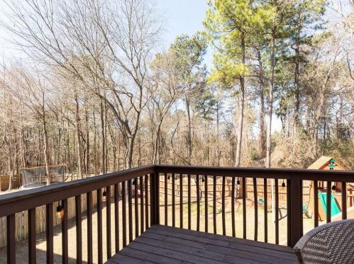 2070 Hatteras Way, Atlanta GA  30318-1083 exterior