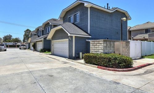 5557 Crescent Ave, Cypress, CA 90630-2353