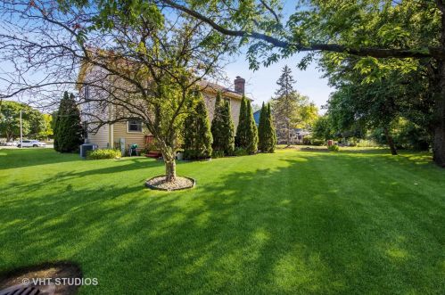 491 Quail Dr, Naperville, IL 60565-4159