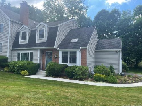 19 Woodbury Hl, Woodbury, CT 06798-2959