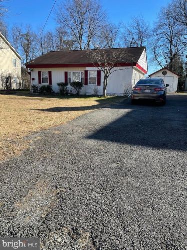 7211 Pine Dr, Annandale, VA 22003-5846