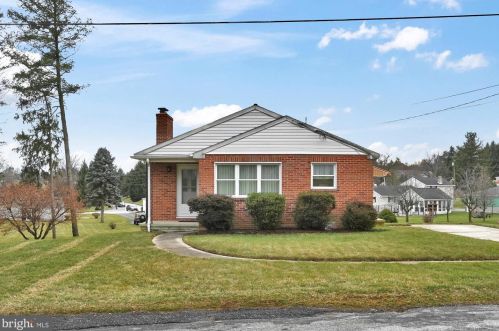 2 Carlisle Ct, York, PA 17408-4527