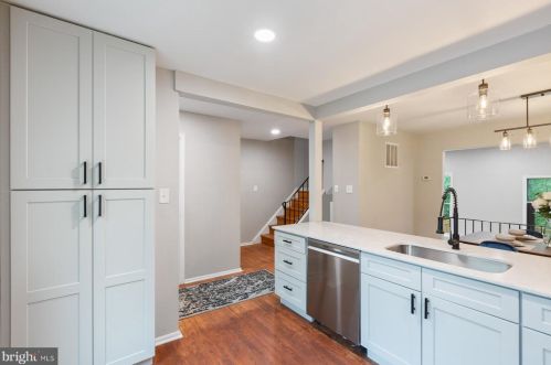 5464 Midship Ct, Springfield VA  22015-1912 exterior