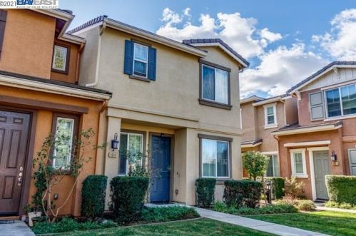 1004 Old Oak Ln, Hayward, CA 94541-6200