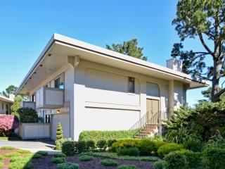 19 Skyline Crst, Monterey, CA 93940-4111